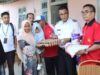Bersama Ketua HBT Thomas Arya, Pj. Walikota Payakumbuh dan jajaran serahkan bantuan sembako berupa telur, susu dan beras, kepada warga miskin di Kelurahan Payobasung dan kelurahan Padang Tangah Payobadar, kecamatan Payakumbuh Timur