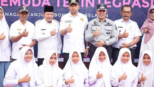 Wakil Gubernur Sumbar, Audy Joinaldy Resmikan Pos Pemuda Terintegrasi di Tanjung Bonai Aur, Kecamatan Sumpur Kudus, Kabupaten Sijunjung