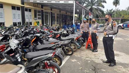 Puluhan Sepeda Motor Hasil Razia Balapan Liar Masih Diamankan di Mapolres Dharmasraya