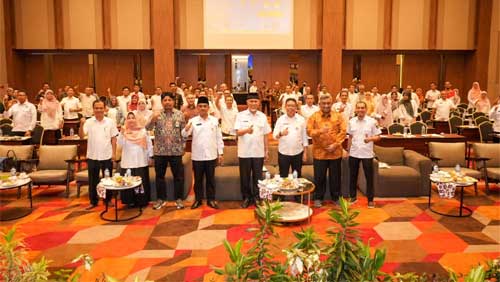 Gubernur Sumbar, Mahyeldi saat Rapat Koordinasi Penyelenggaraan Jasa Konstruksi di The ZHM Hotel Premiere Padang