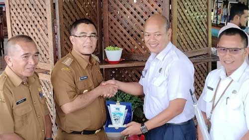 RRI Wali Kota Menyapa Akan Bersanding dengan Program RIDA Payakumbuh 1 Penjabat (Pj) Wali Kota Payakumbuh, Rida Ananda menjamu kedatangan Kepala LPP RRI Bukittinggi Yulian S. Saaba dan jajaran yang berkunjung ke Kota Payakumbuh di Rumah Makan Or