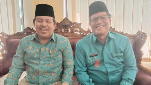 Kakan Kemenag Kota Pariaman, H. Rinalfi, S.Ag, SH, MM didampingi Kasi Haji Amril