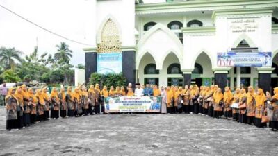 Peringati Milad ke-42, Rombongan BKMT Agam Dilepas Sekdakab ke Pondok Gede