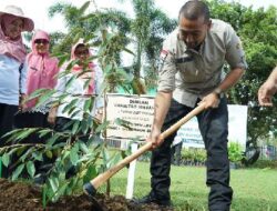 Wagub Sumbar Ikuti Penanaman 1.000 Bibit Pohon Bersama Ibu Negara Iriana Joko Widodo