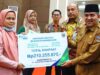 Sekda Dharmasraya, Adlisman Serahkan Santunan Manfaat BPJS Ketenagakerjaan kepada Ahli Waris
