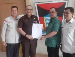 Sekdako Andre Algamar Serahkan Nama Calon Wakil Walikota Padang ke DPRD