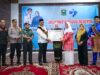 Solok kembali menerima penghargaan untuk Kabupaten Terbaik atas pelaksanaan Audit kasus Stunting terhadap 5 (lima) Kabupaten/Kota se-Indonesia tahun anggaran 2022 yang diterima langsung oleh Bupati Solok, Capt. H. Epyardi Asda, M.Mar dari BKKBN RI perwakilan Sumbar