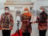 Gubernur Khofifah Indar Parawansa saat penyerahan sertifikasi 2.562 aset tanah di Jawa Timur