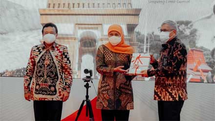 Gubernur Khofifah Indar Parawansa saat penyerahan sertifikasi 2.562 aset tanah di Jawa Timur