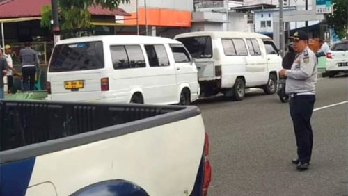 Tim Reaksi Cepat Dishub Padang Panjang Lakukan Penertiban dan Urai Kemacetan 1 Tim Reaksi Cepat Dishub Padang Panjang