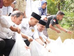 Wagub Sumbar Serahkan Bantuan Bibit dan Alsintan di Nagari Silantai Sijunjung