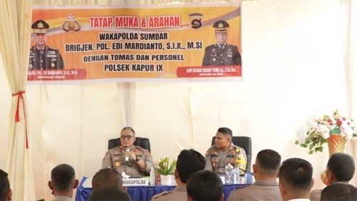 Wakapolda Sumbar, Brigjen Pol Edi Mardianto, S.Ik. M.Si bersama Kapolres 50 Kota, AKBP Ricardo Condrat Yusuf, S.M, S.I.K, M.H dan PJU lainnya datangi Polsek Kapur 9, Nagari Muaro Paiti, Kecamatan Kapur IX, Kabupaten 50 Kota