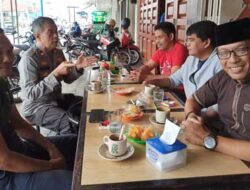 Waka Polres Payakumbuh, Kompol Russirwan, SH, gelar Jumat Curhat dengan mengadakan coffee morning dengan anggota DPRD Payakumbuh dan tokoh masyarakat lainnya di Warung Kopi 68 Kelurahan Nunang Daya Bangun