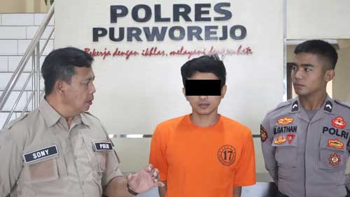 Warga Bayan Digelandang Polisi