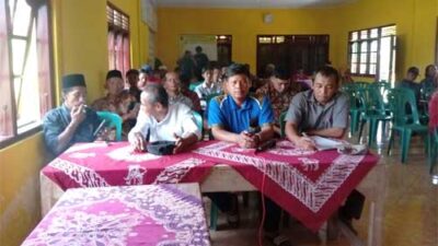 Sekdes Ketiwijayan Klarifikasi dan Memohon Maaf dengan Beredarnya Foto Bugil 2 Warga Ketiwijayan ikuti klarifikasi terkait foto bugil Bu Sekdes.