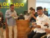 Gubernur Sumatera Barat, Mahyeldi saat meresmikan pembukaan gerai kopi "Solok Radjo" yang berlokasi di area Bandara Internasional Minangkabau (BIM), Kabupaten Padang Pariaman