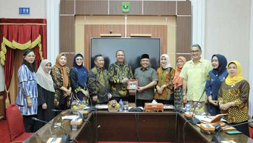Sekdaprov Sumbar, Hansastri terima kunjungan kerja Komisi X DPR-RI di Istana Gubernur