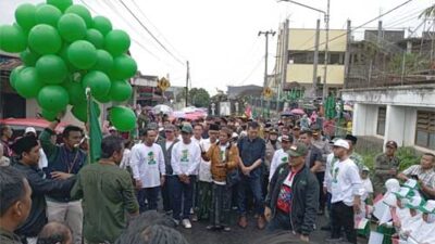 Bendera Raksasa NU Dikibarkan di Curah Banteng Gunung Panderman Kota Batu