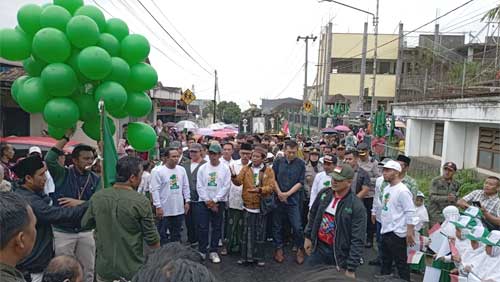 Bendera Raksasa NU Dikibarkan di Curah Banteng Gunung Panderman Kota Batu