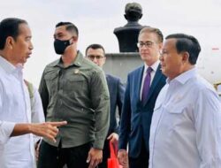 Menteri Pertahanan Prabowo Subianto Yang Turut Mendampingi Presiden Ri Joko Widodo Pada Pelepasan Keberangkatan Empat Pesawat Hercules Tni Au Ke Turki