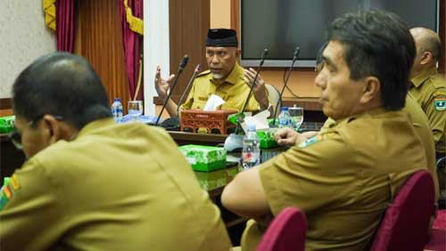 Gubernur Sumbar, Mahyeldi beserta seluruh jajaran OPD, Forkopimda, dan lainnya mengadakan rapat koordinasi di Ruang Rapat Istana Gubernuran