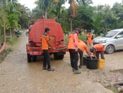 BPBD Dharmasraya Bantu Kebutuhan Air Bersih Warga Terdampak Banjir