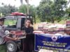 Kepala Pelaksana Bpbd Kabupaten Pasaman, Alim Bazar Menyerahkan Bantuan Sembako Kepada Warga Nagari Malampah Barat, Kecamatan Tigo Nagari