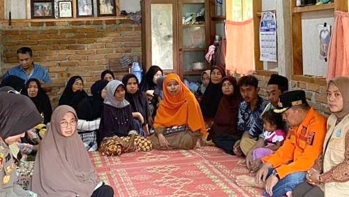 Bupati Agam Kunjungi Rumah Korban Longsor di Gantiang, Sungai Landia
