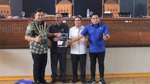 Bupati Dharmasraya Sampaikan Nota Penjelasan LKPj 2022 ke DPRD