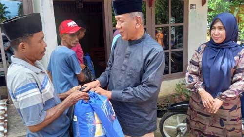 Bupati Pessel Salurkan Bantuan Korban Bencana Angin Puting Beliung di Lakitan