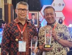 Bupati Pessel Terima Penghargaan Digital Government Award dari KemenPANRB