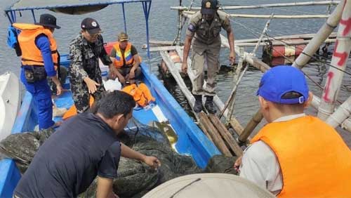Penyelamatan Ikan Endemik, DKP Sumbar Tertibkan Jaring Kelambu di Danau Singkarak 1 DKP Sumbar bersama Tim Terpadu tertibkan Jaring Kelambu di Danau SIngkarak