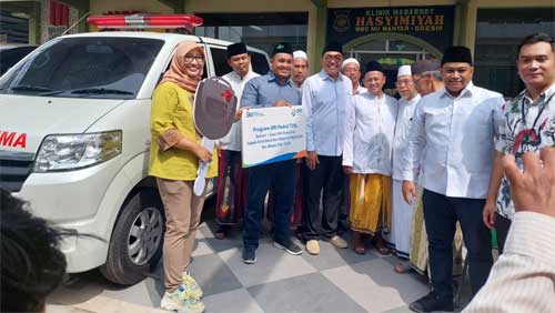 Wakil Ketua MPR RI, Jazilul Fawaid saat penyerahan mobil ambulans untuk Klinik Mabarrot Hasyimiyah MWC NU Manyar, Gresik