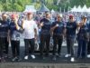 Gubernur Mahyeldi saat melepas ribuan peserta jalan santai HUT PT. Semen Padang ke-113 di Padang