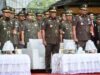 Wamendagri Pimpin Upacara HUT ke-73 Satpol PP dan ke-61 Satlinmas di Lapangan Karebosi, Sulsel