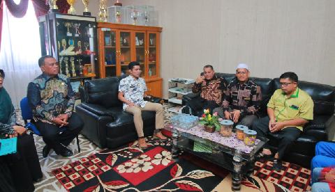 Empat Pelajar Terima Program Bantuan Beasiswa Cerdas Berkarakter Dinas Pendidikan dan Baznas Kota Payakumbuh 1 IMG 20230302 193348 resize 3