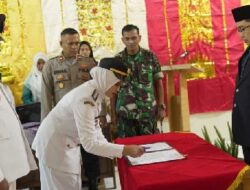 Camat dan Ketua TP PKK Danau Kembar Diserahterimakan