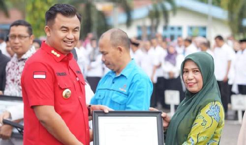 Bupati Dharmasraya, Sutan Riska Tuanku Kerajaan saat Apel Gabungan Bulan Maret