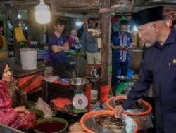 Gubernur Sumbar Pantau Harga Bahan Pokok Di Pasar Banto Bukittinggi