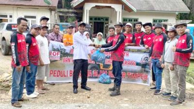 IOF Dharmasraya Salurkan Bantuan Sembako ke Warga Terdampak Banjir di Kecamatan Timpeh