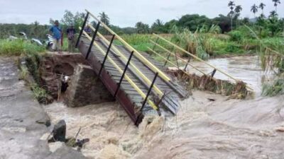 Batang Asik Di Pasaman Meluap, Dua Jembatan Diterjang Ambruk