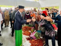 Cek Harga Bahan Pokok Jelang Ramadan, Presiden Jokowi Kunjungi Pasar Tabalong Di Kalsel