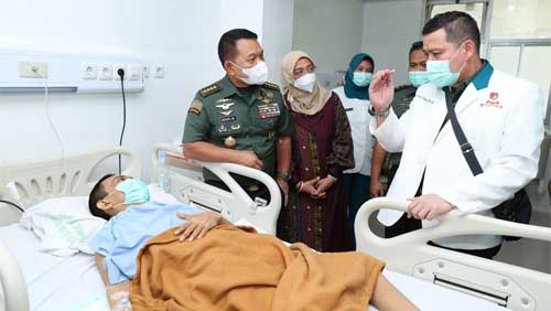 Kasad, Jenderal TNI Dr. Dudung Abdurachman Jenguk Warga Subang Penderita Kelumpuhan