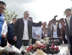 Diduga Barang Impor, Kemendag Musnahkan 730 Bal Pakaian, Sepatu, dan Tas Bekas