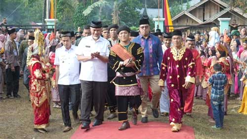 Gubernur Sumbar, Mahyeldi hadiri Bakaua Adat di Nagari Sungai Batuang