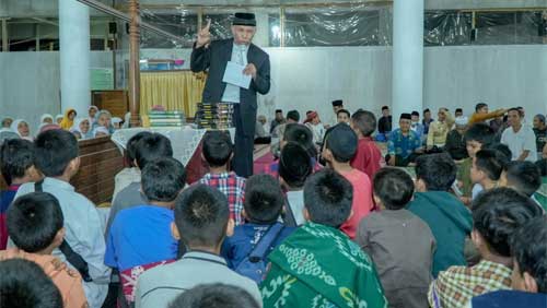 Mahyeldi saat Safari Ramadan ke Masjid Jamik Mandiangin Bukittinggi
