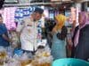 Gubernur Sumatera Barat, Mahyeldi Ansharullah melakukan peninjauan ke Pasar Bandar Buat, Padang