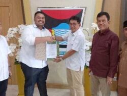 Pan Serahkan Berkas Persyaratan Calon Wakil Walikota Ke Dprd Padang