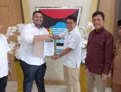 PAN Serahkan Berkas Persyaratan Calon Wakil Walikota ke DPRD Padang