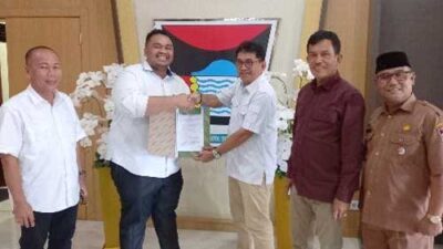PAN Serahkan Berkas Persyaratan Calon Wakil Walikota ke DPRD Padang
